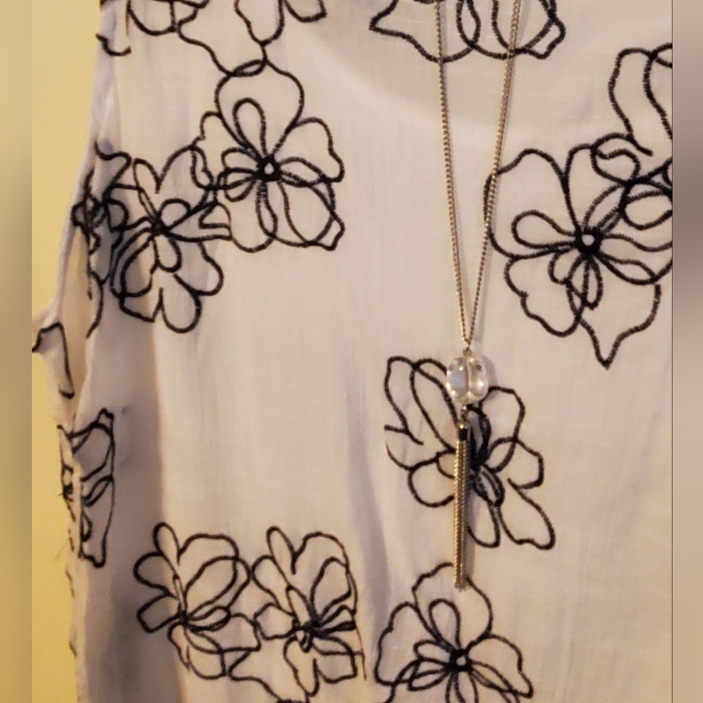 Women’s 1X AGB Plus Floral Flounce Hem Dress with Necklace Navy Blue White New - Picture 4 of 5